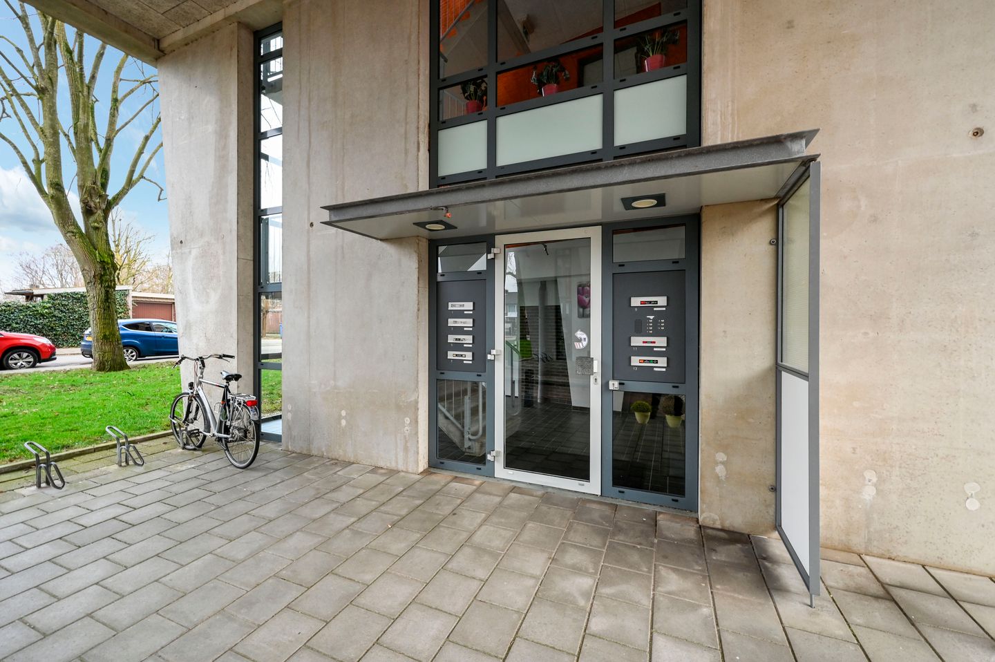 Photo 19 of Diepenbrockstraat 1