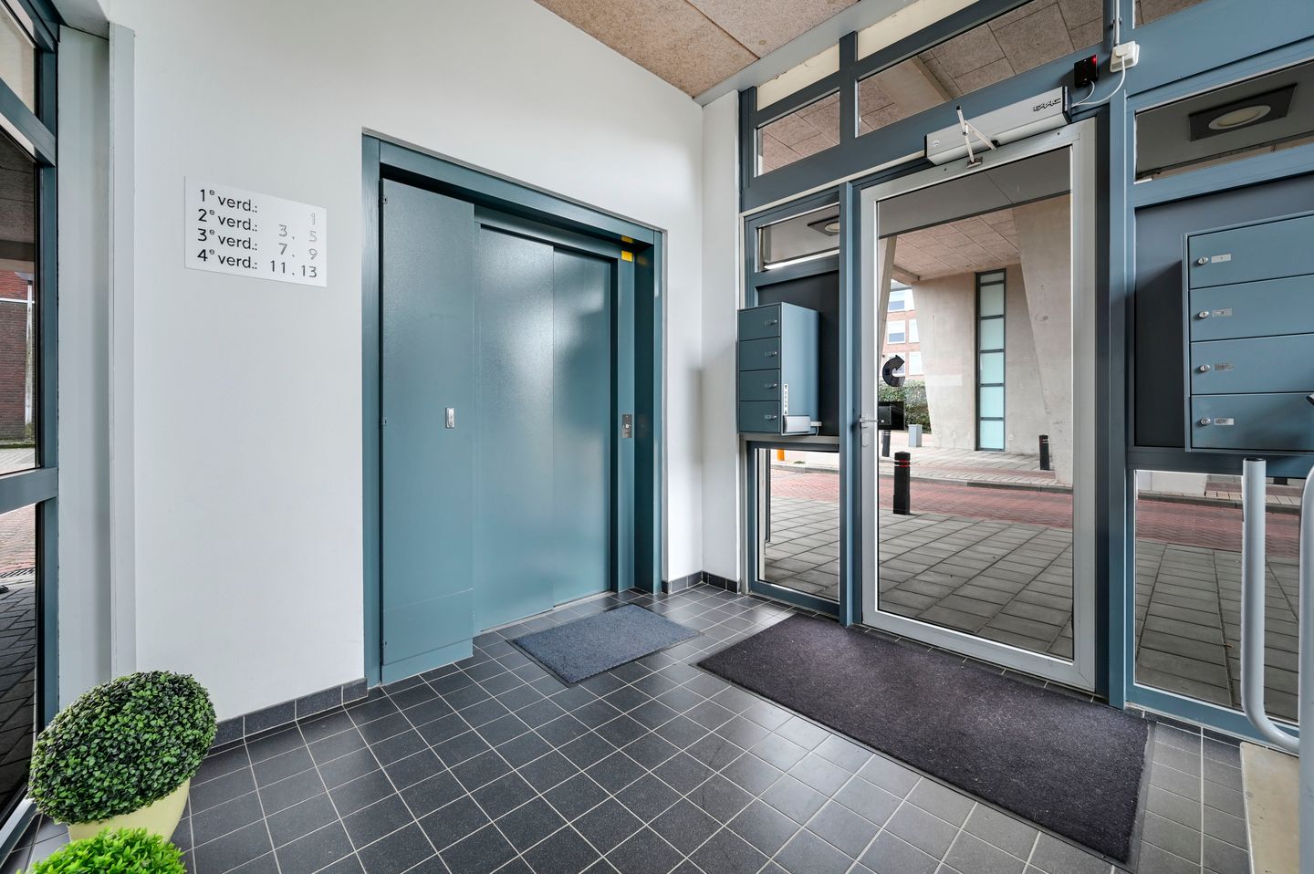 Photo 20 of Diepenbrockstraat 1