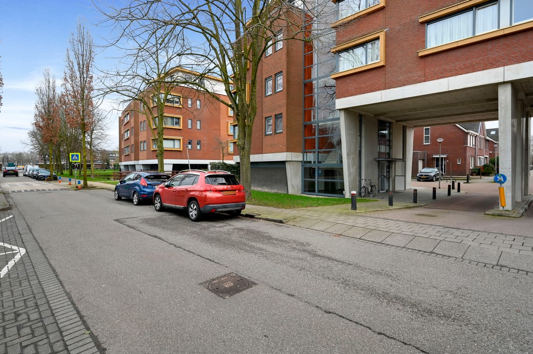 Photo 22 of Diepenbrockstraat 1