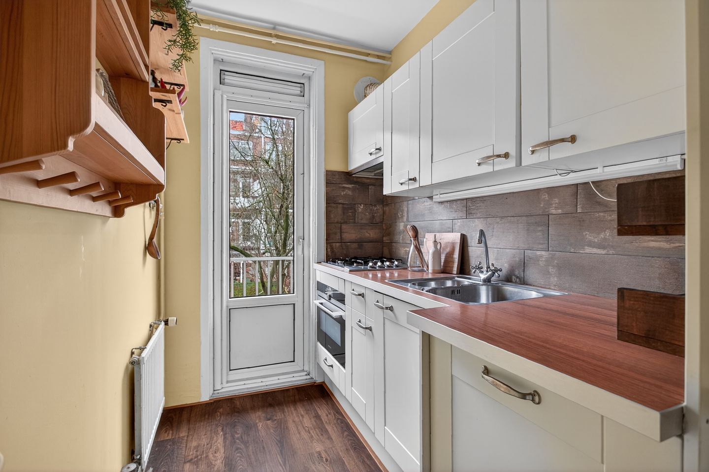 Photo 10 of Bonairestraat 67-1