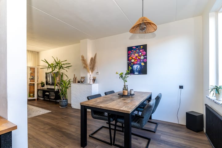 Photo 8 of Van Esserenstraat 5