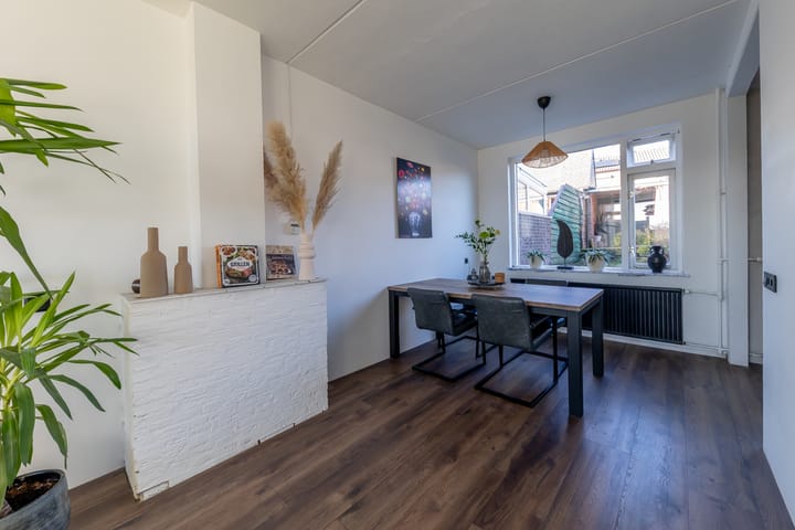 Photo 9 of Van Esserenstraat 5