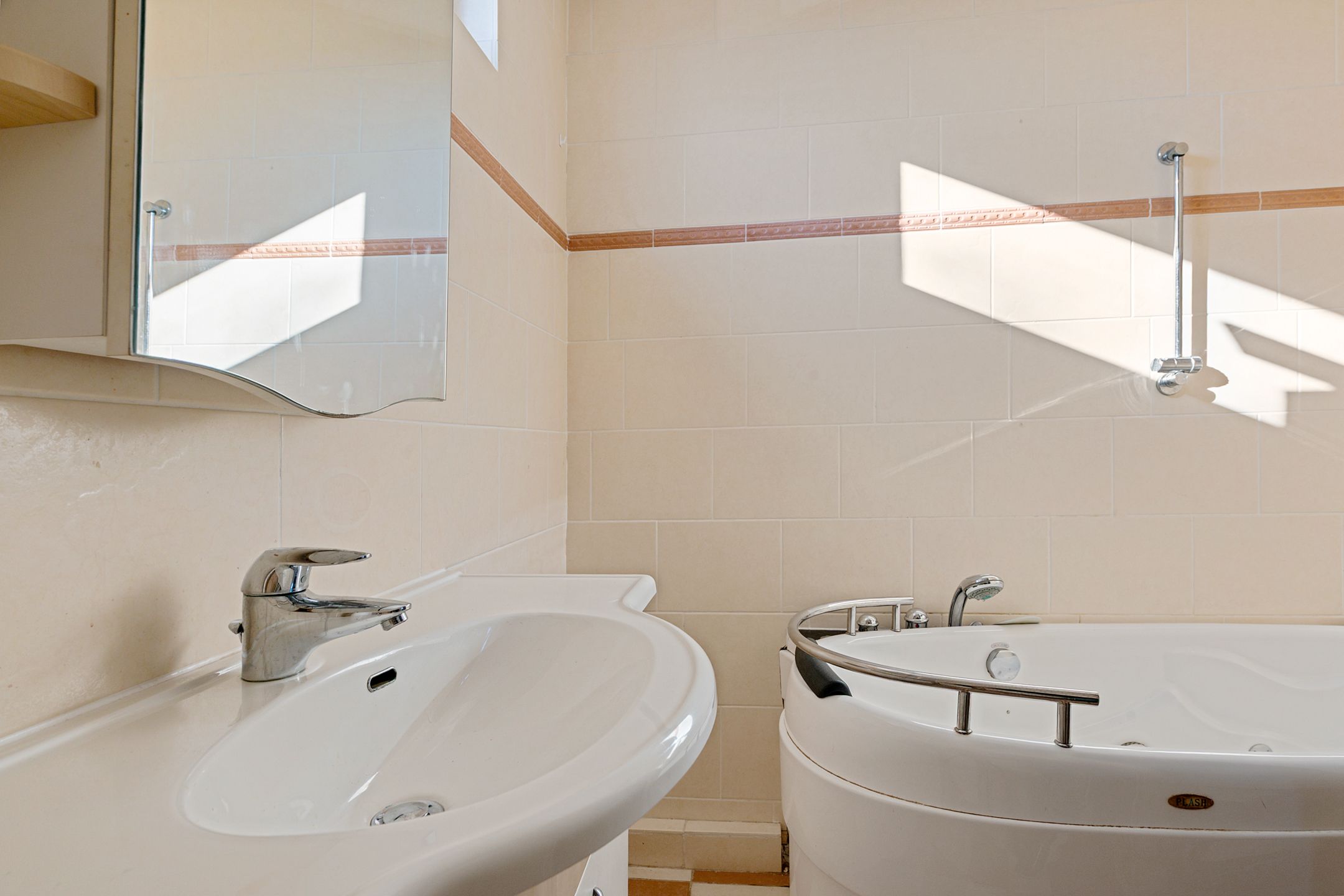 Foto 15 van Karos 10