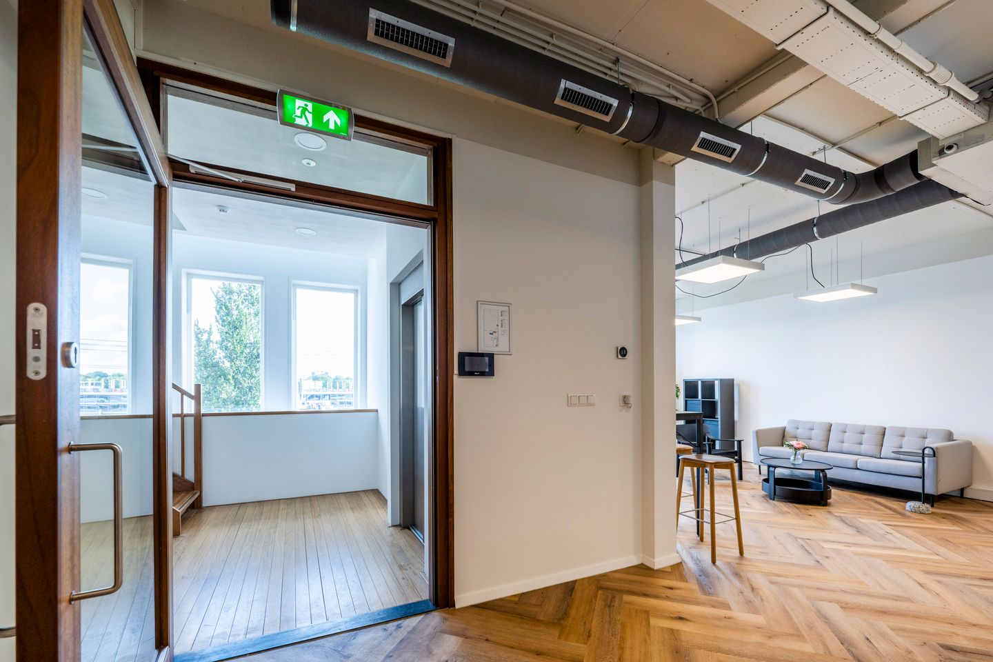 Bekijk foto 5 van De Ruijterkade 142