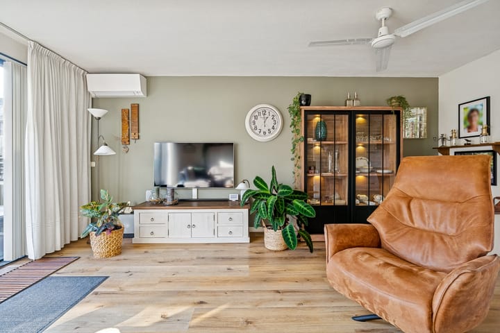 Photo 18 of Jacques Tatilaan 143