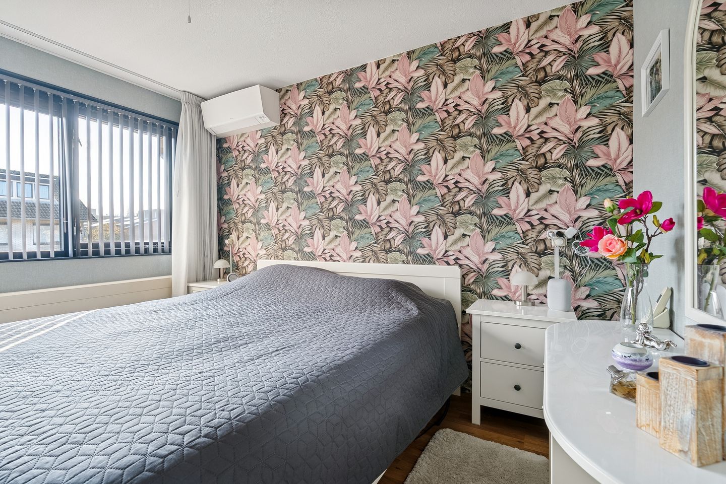 Photo 29 of Jacques Tatilaan 143