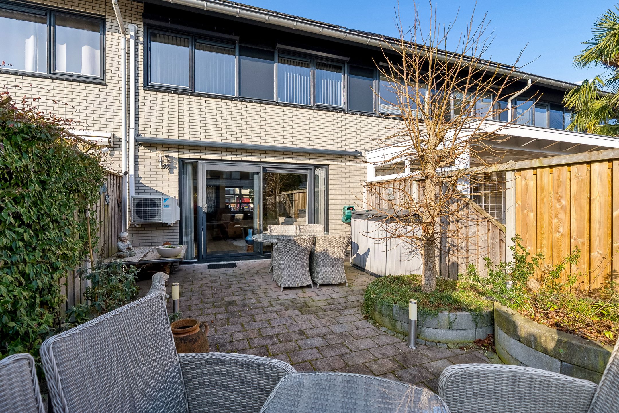 Photo 45 of Jacques Tatilaan 143