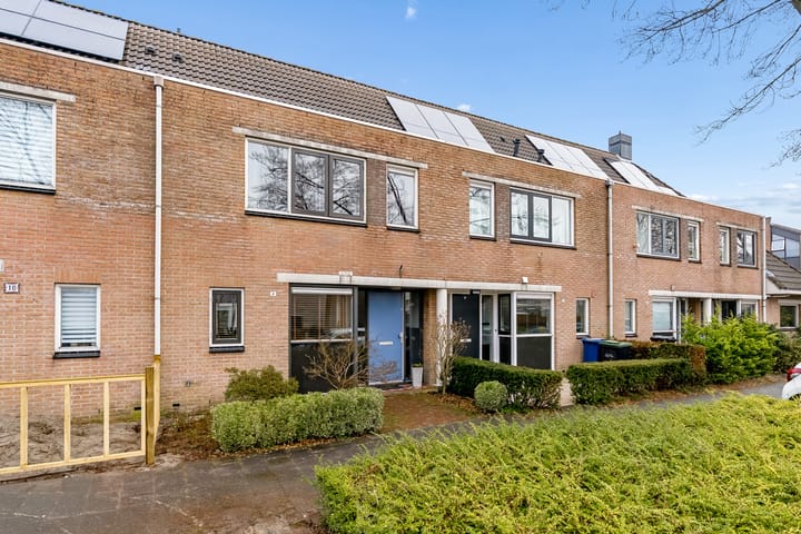 Tussenwoning te koop: Okapistraat 8, Almere