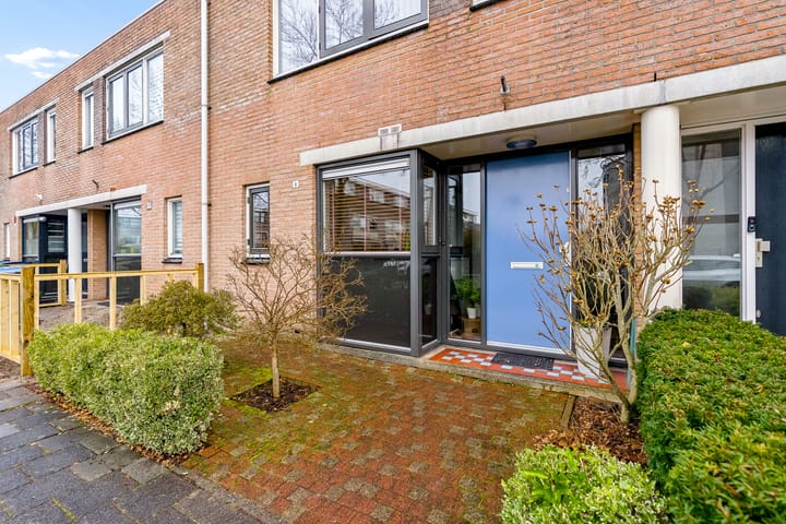 Tussenwoning te koop: Okapistraat 8, Almere