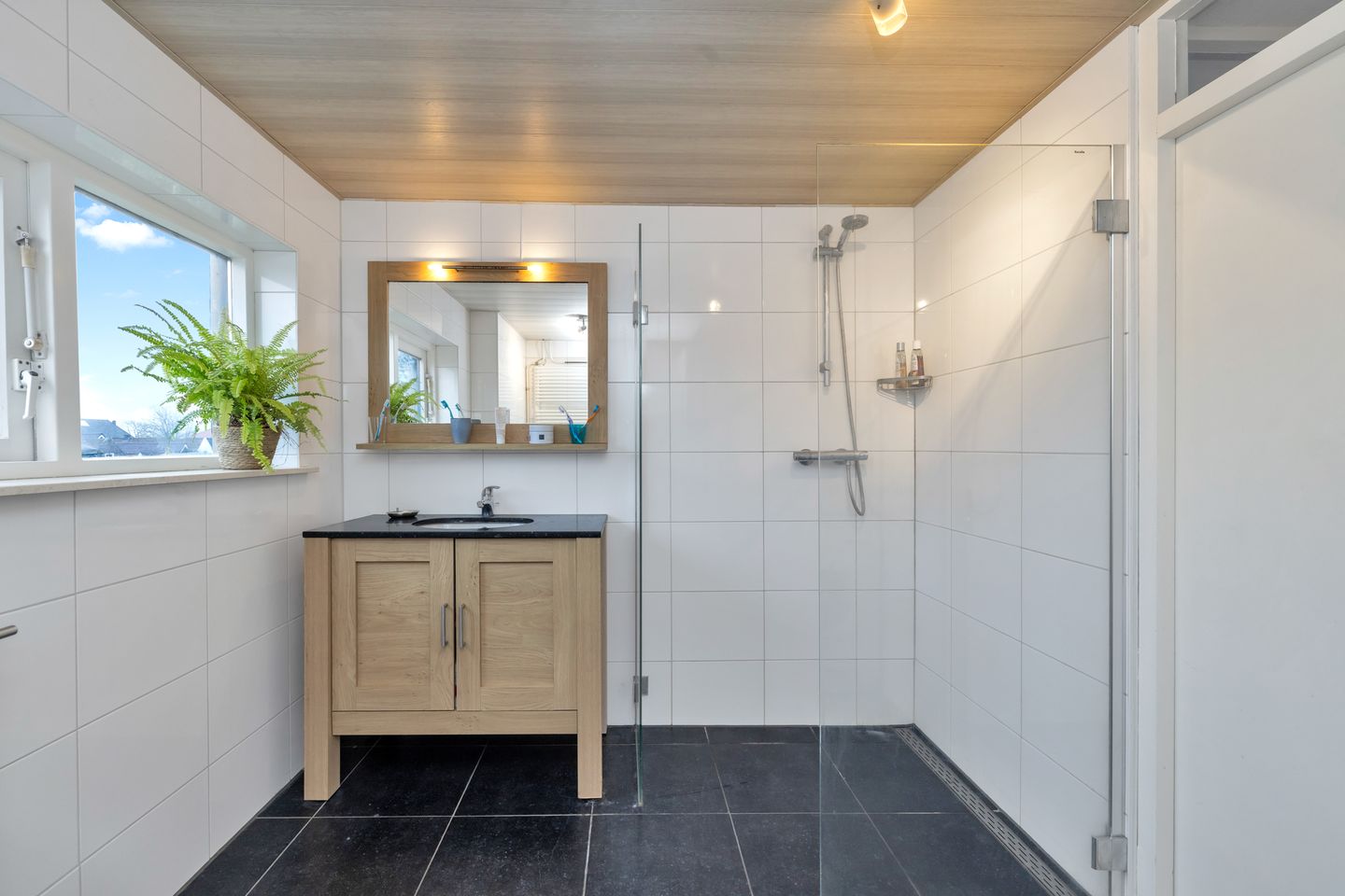 Photo 20 of Maarten Breetstraat 45