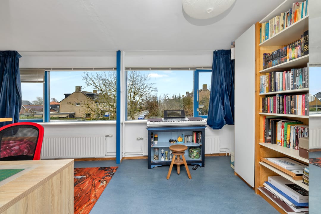 Photo 22 of Maarten Breetstraat 45