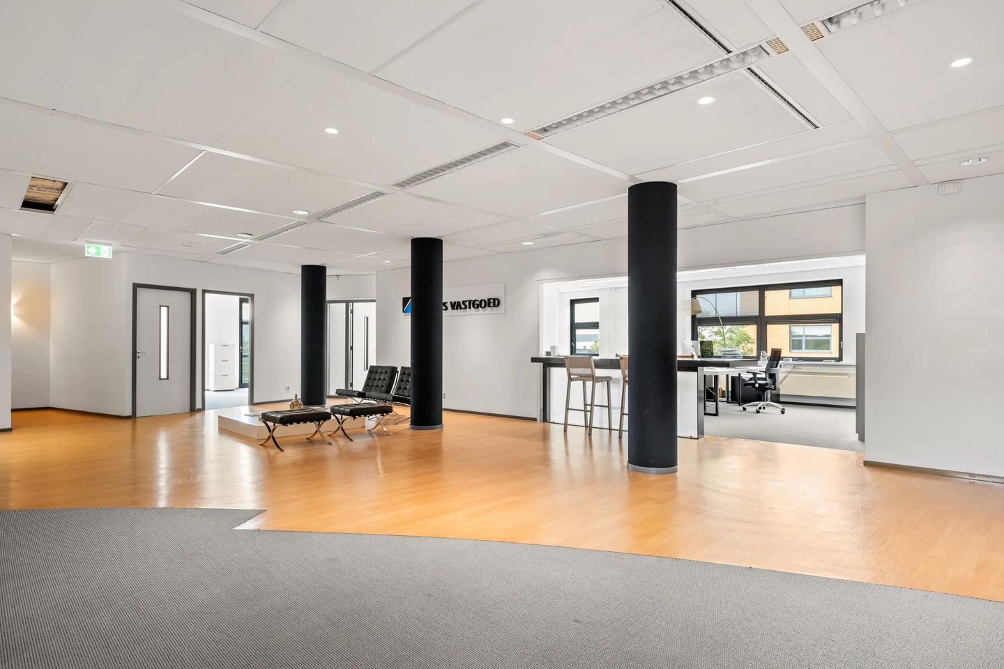 View photo 2 of Meander 601