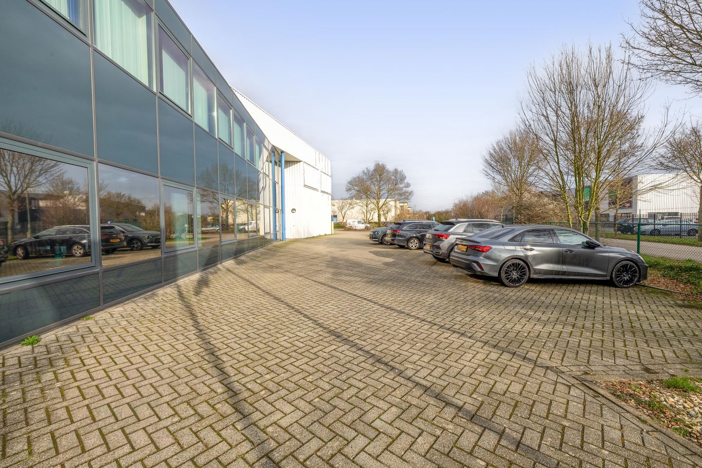 View photo 3 of Blauwwater 17