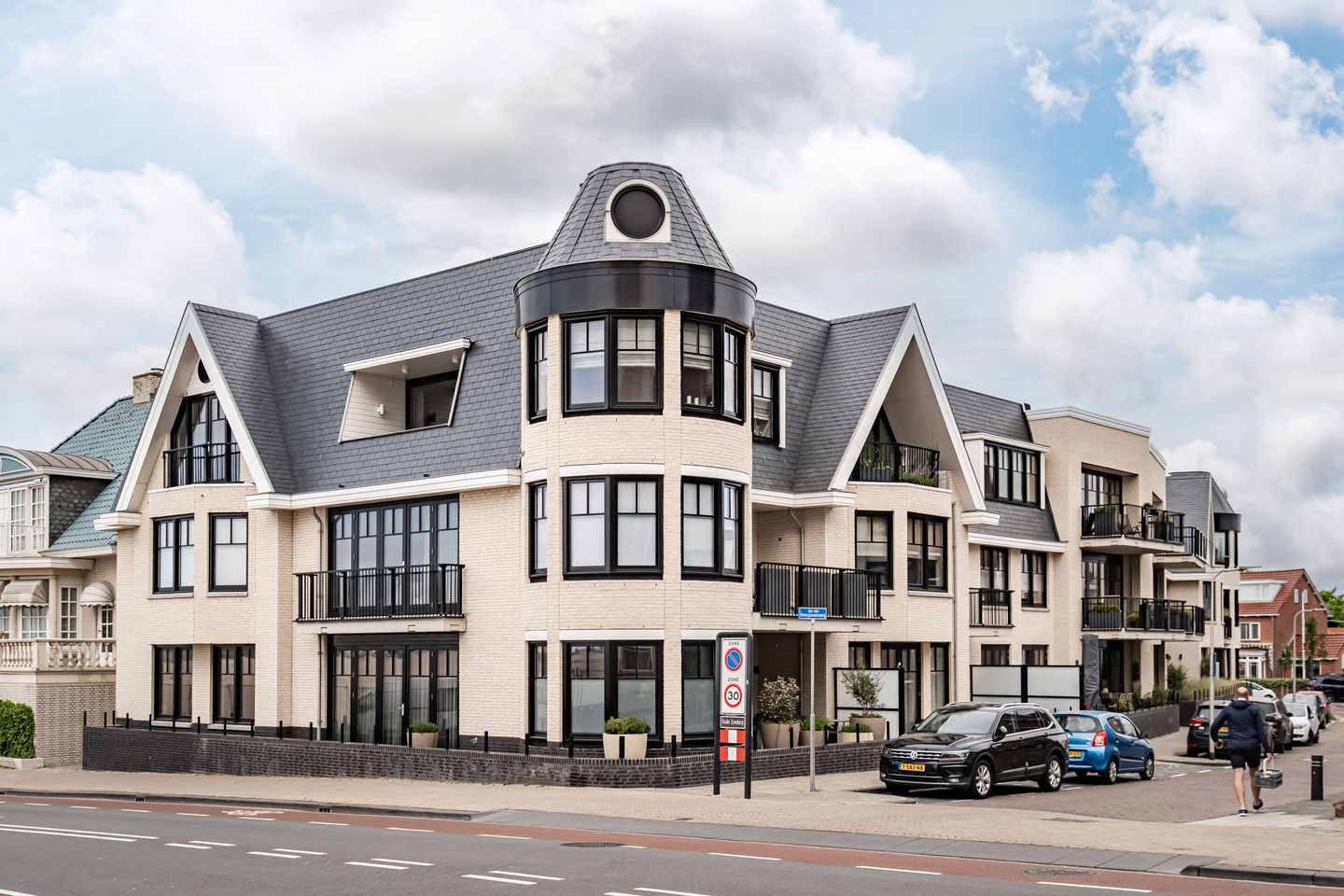 Photo 1 of Jan van Henegouwenweg 31