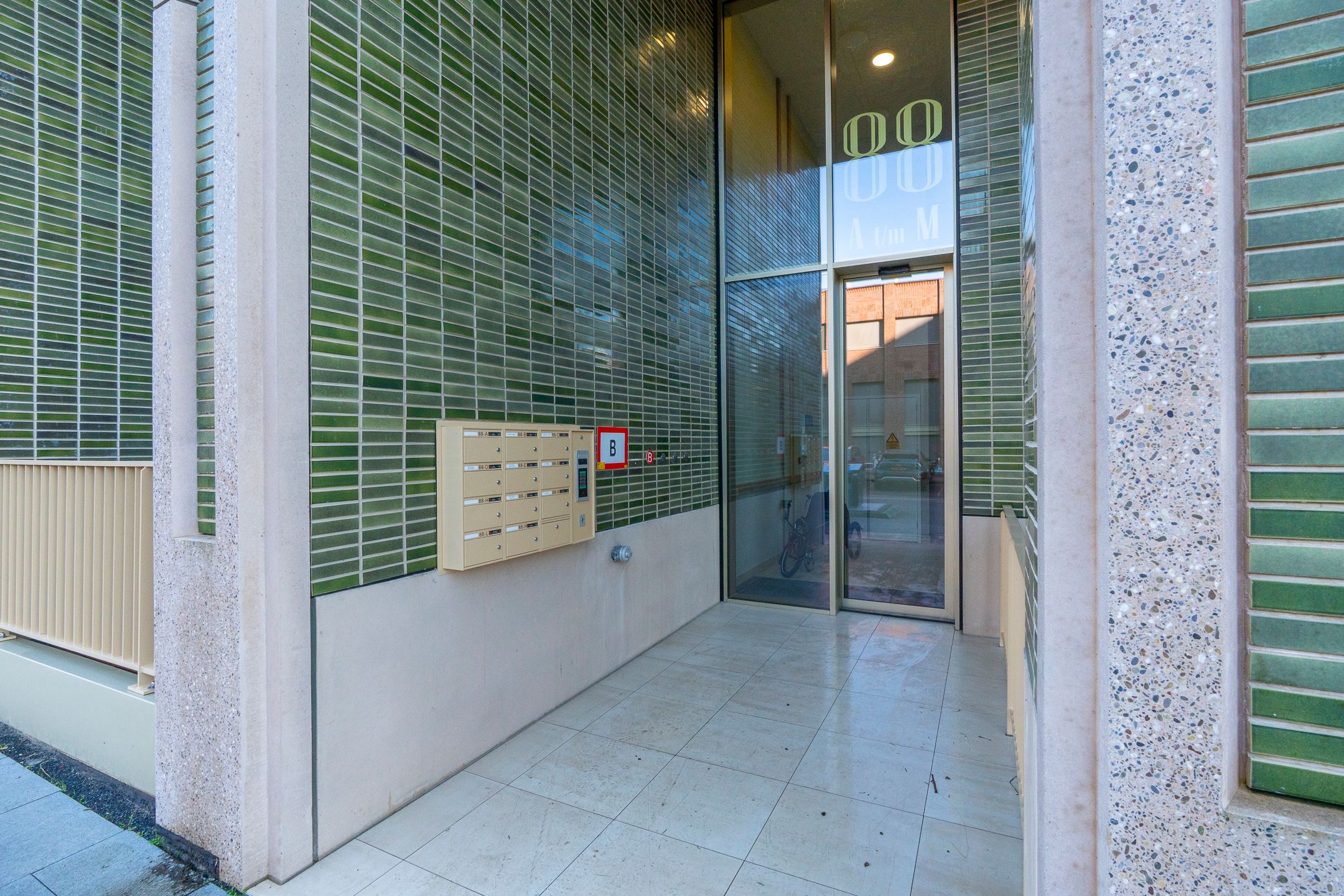 Foto 9 van Madridstraat 88-C