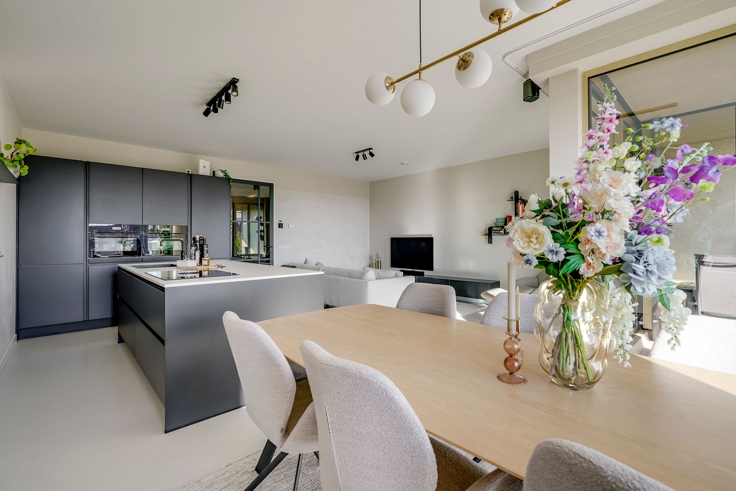 Foto 25 van Madridstraat 88-C