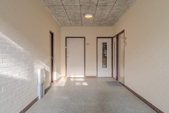 Photo 4 of Zwaluwstraat 81