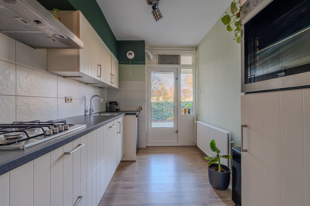 Photo 11 of Zwaluwstraat 81