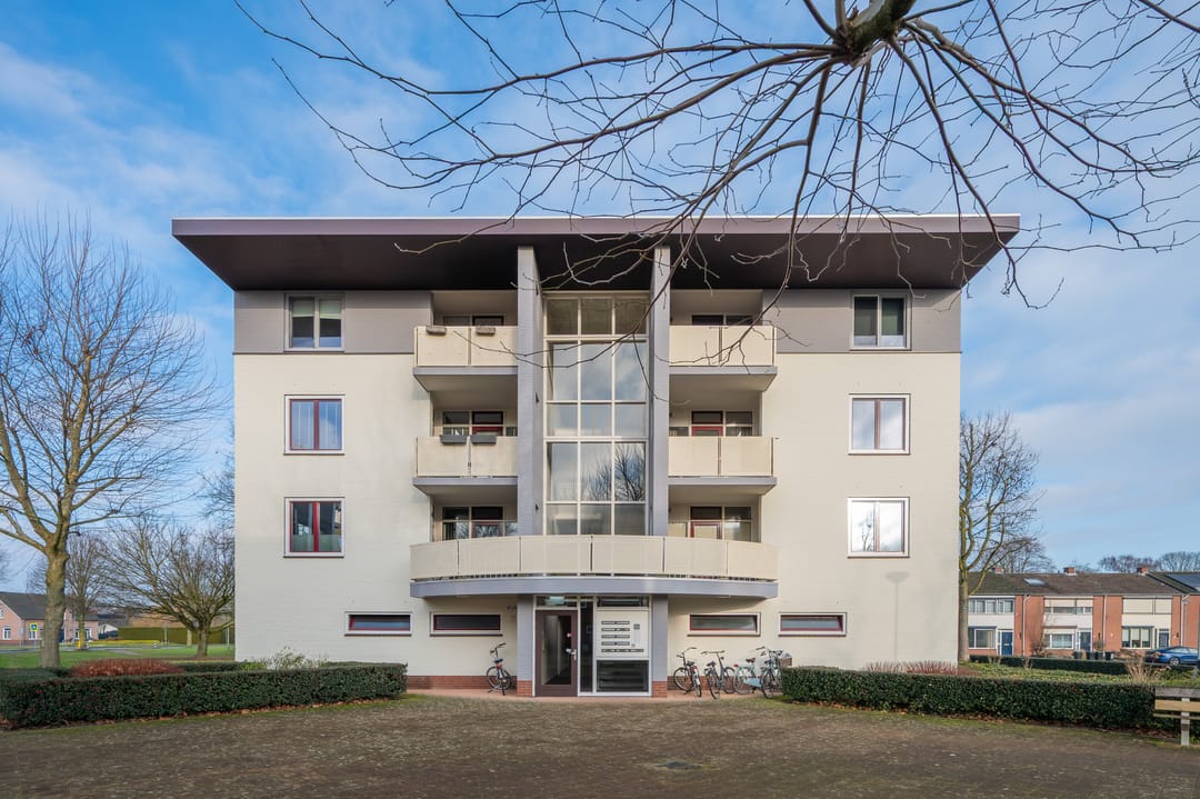 Photo 32 of Zwaluwstraat 81