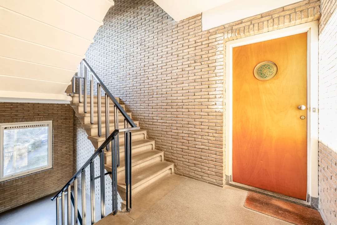 Photo 8 of Niemeijerstraat 10-I