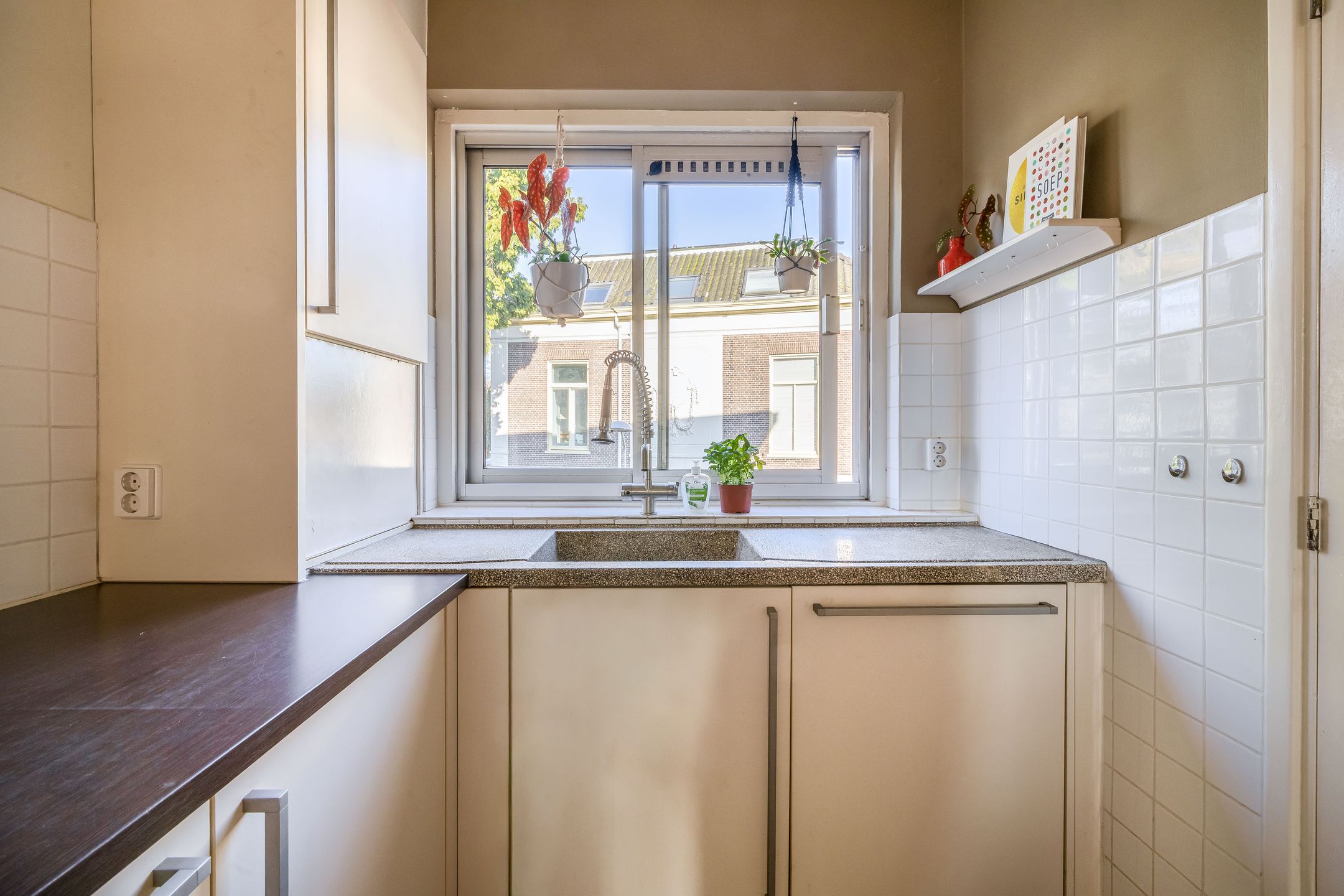 Photo 18 of Niemeijerstraat 10-I