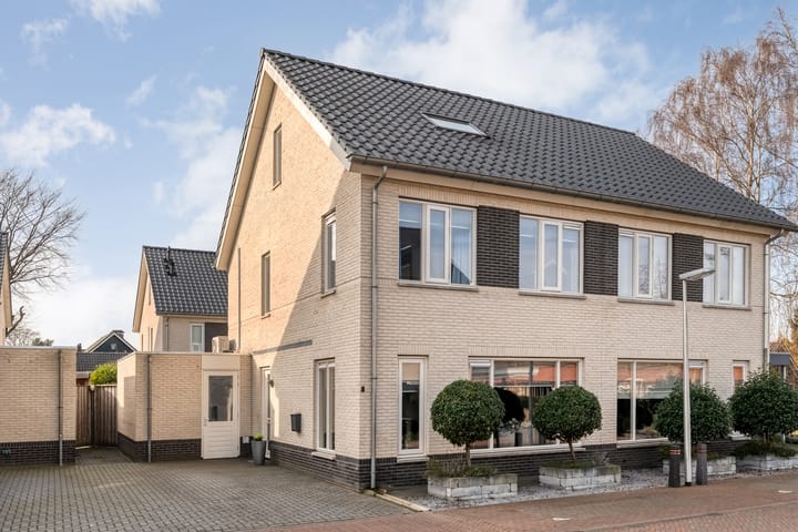 Bakhuijs Roozeboomlaan 8