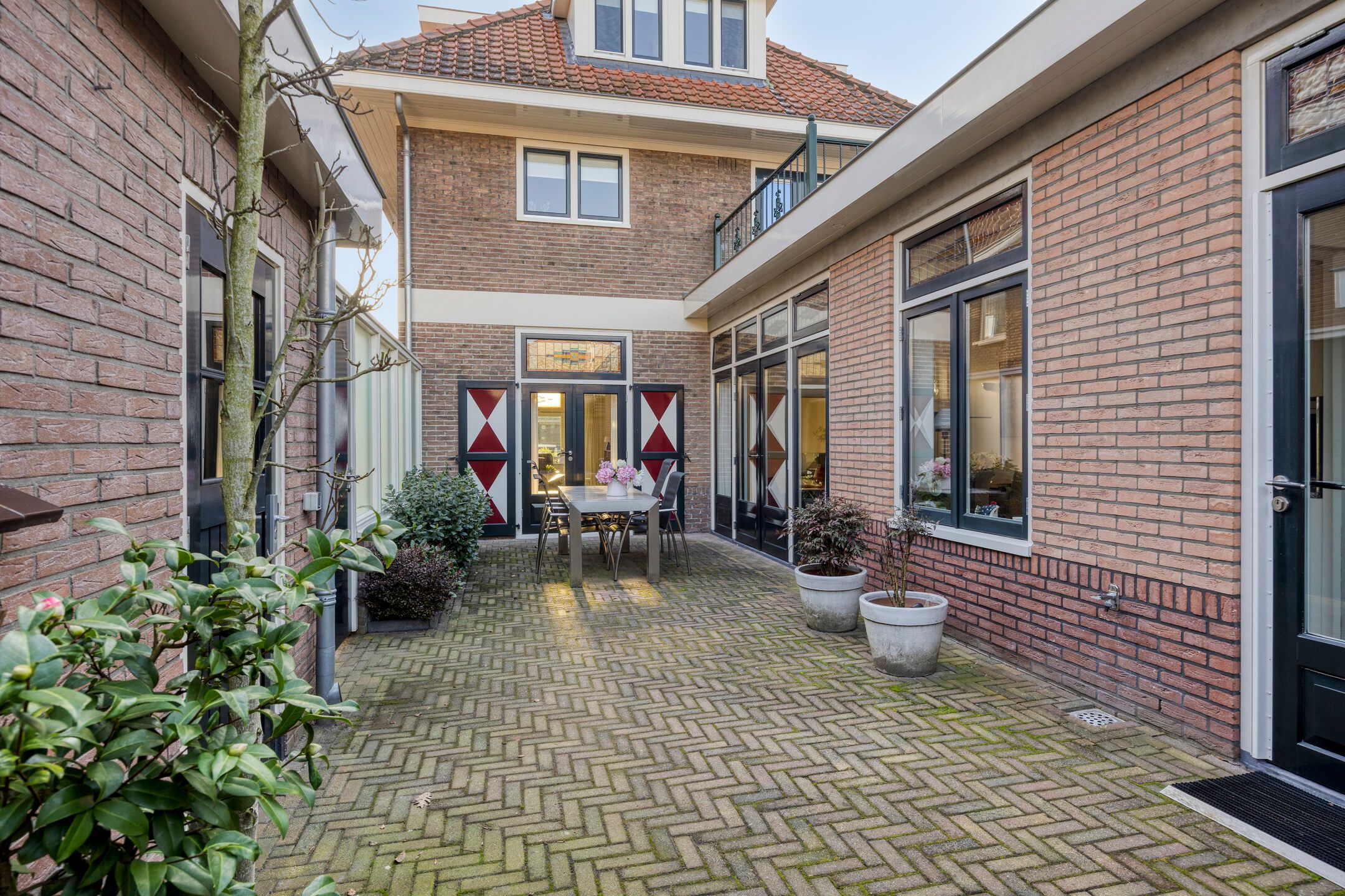 Foto 36 van Nairacstraat 9