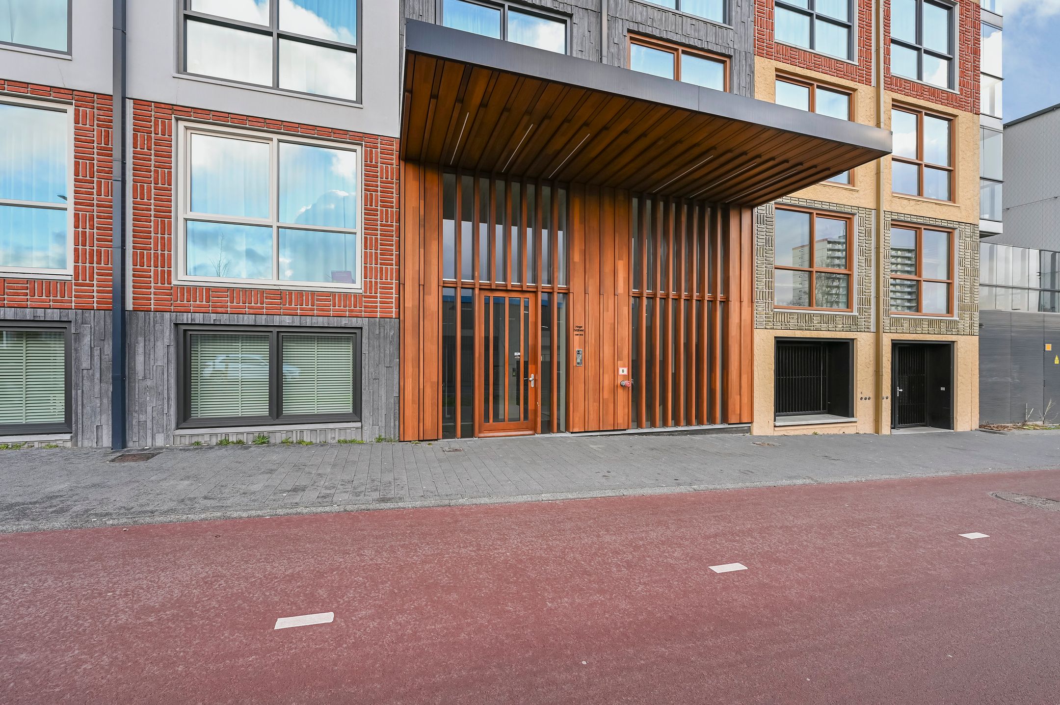 Photo 21 of Waldorpstraat 1734