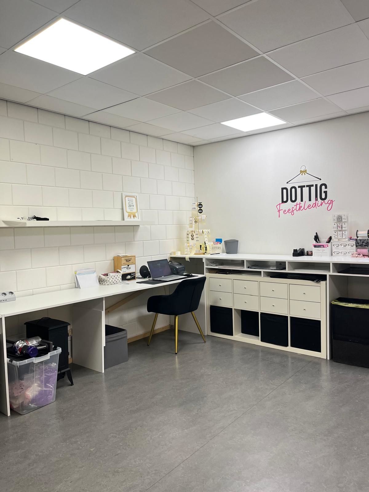 View photo 2 of Zirkoon 100