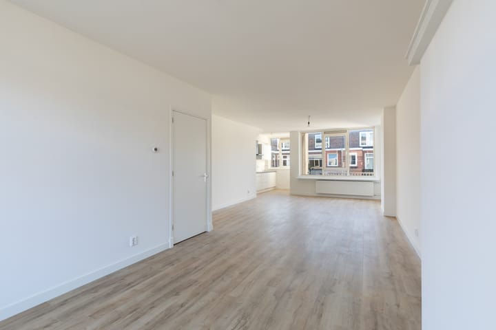 Photo 5 of Van Ostadelaan 27-A