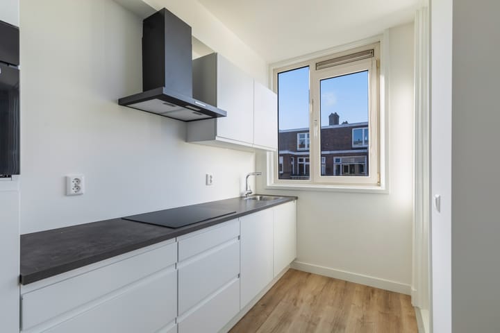 Photo 10 of Van Ostadelaan 27-A