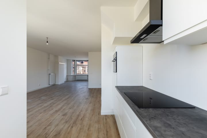 Photo 11 of Van Ostadelaan 27-A