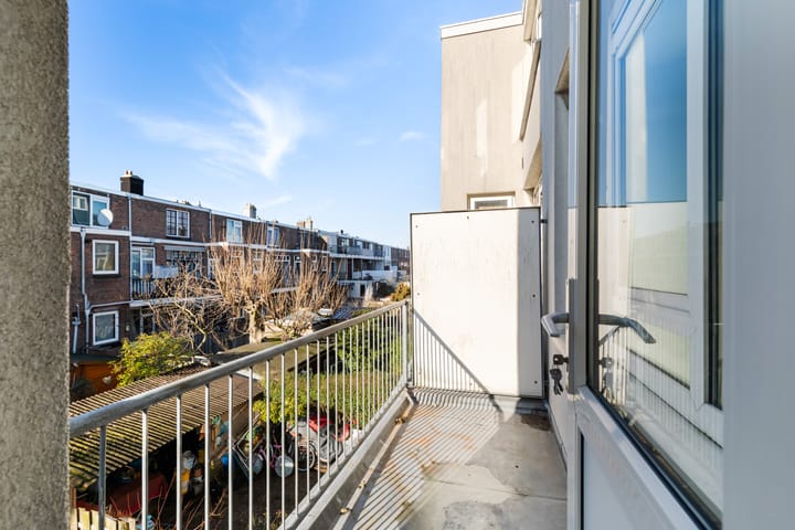 Photo 13 of Van Ostadelaan 27-A