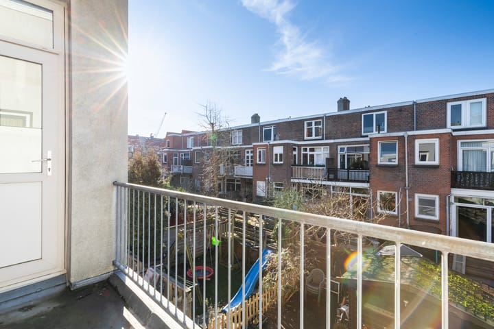 Photo 14 of Van Ostadelaan 27-A