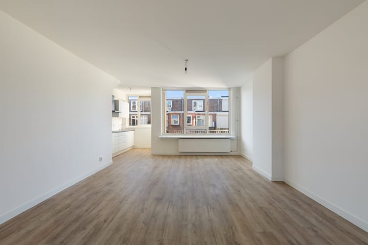 Photo 6 of Van Ostadelaan 27-A