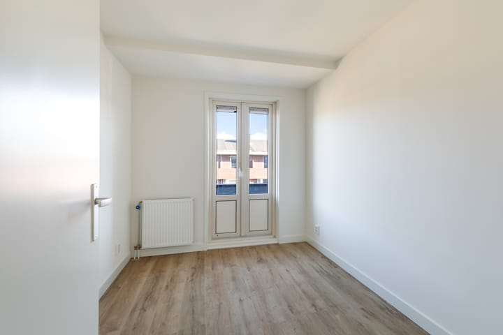 Photo 19 of Van Ostadelaan 27-A