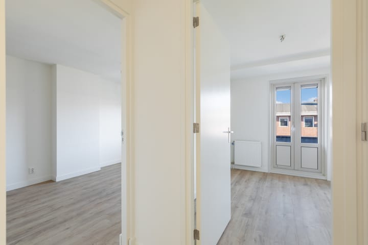 Photo 18 of Van Ostadelaan 27-A