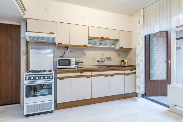 Photo 15 of Burg. Kampsstraat 12