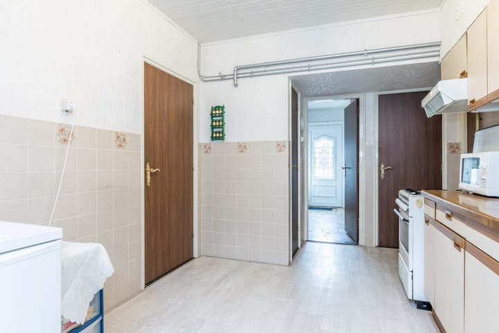 Photo 16 of Burg. Kampsstraat 12