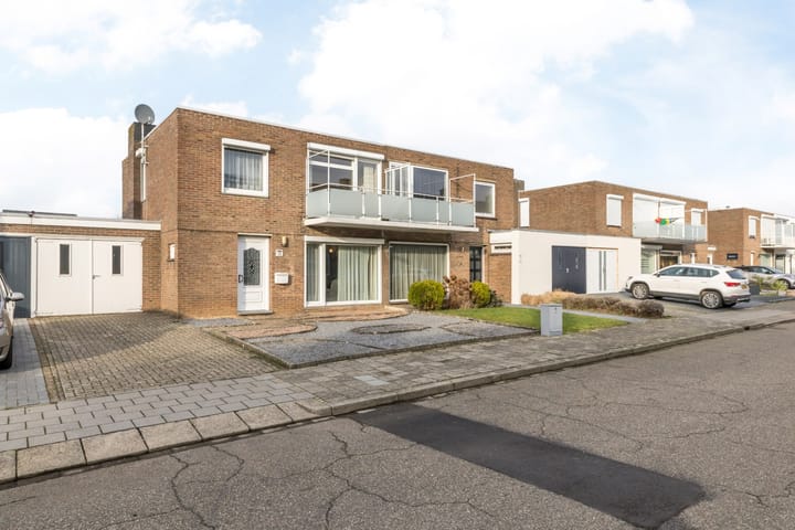 Photo 2 of Burg. Kampsstraat 12