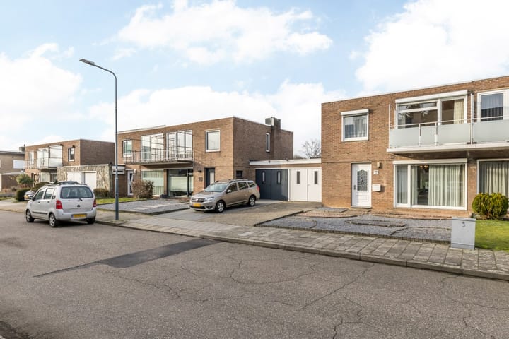 Photo 30 of Burg. Kampsstraat 12