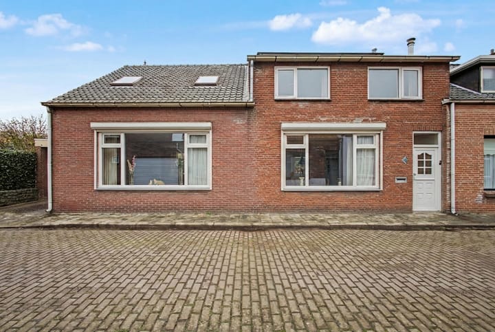 Photo 4 of Huijssenstraat 6