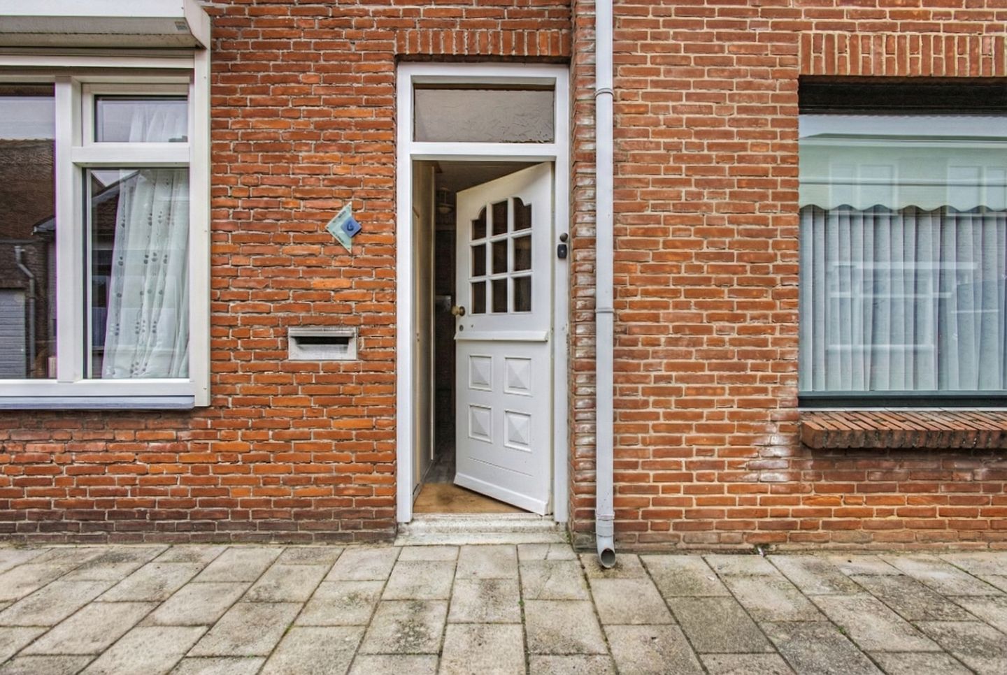 Photo 5 of Huijssenstraat 6