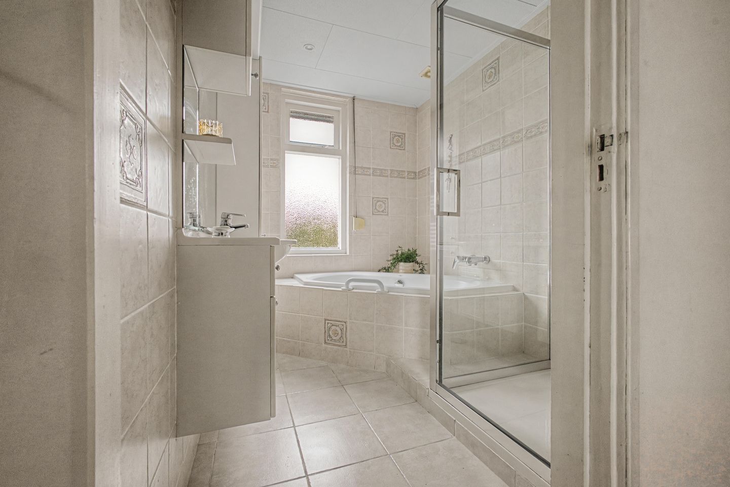 Photo 19 of Huijssenstraat 6