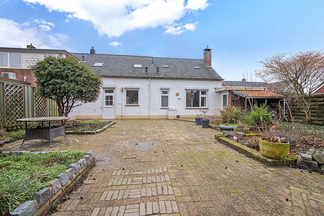 Photo 32 of Huijssenstraat 6