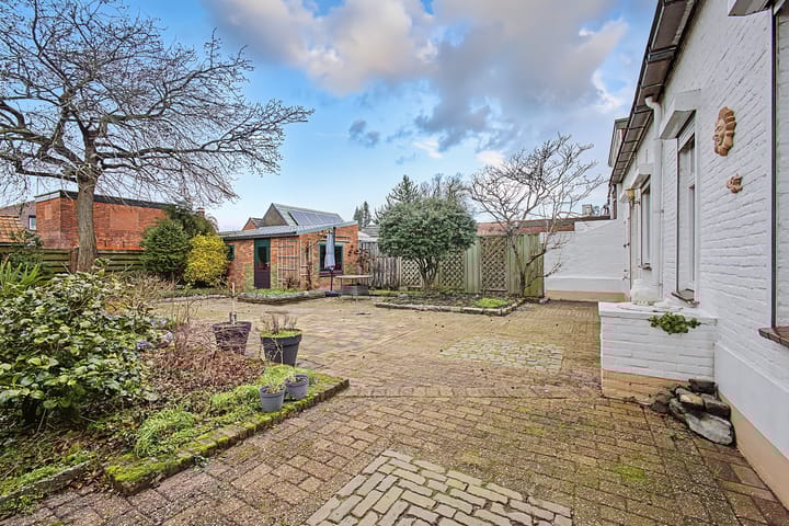 Photo 3 of Huijssenstraat 6