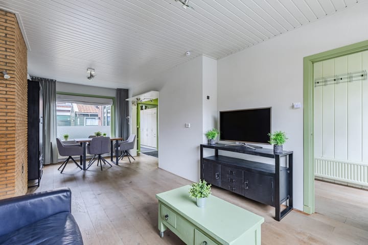 Photo 2 of Domela Nieuwenhuisstraat 30