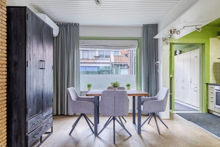 Photo 3 of Domela Nieuwenhuisstraat 30