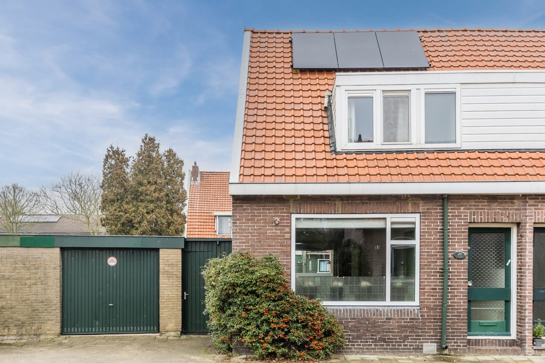 Photo 1 of Domela Nieuwenhuisstraat 30