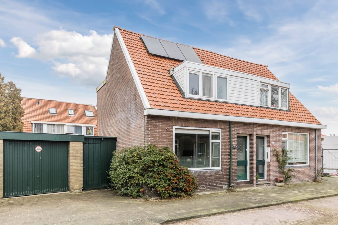 Photo 31 of Domela Nieuwenhuisstraat 30